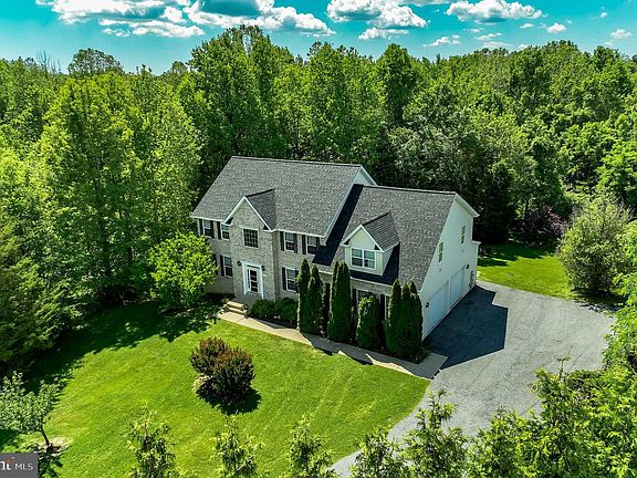 2nd image of 8202 Fairfield Dr
