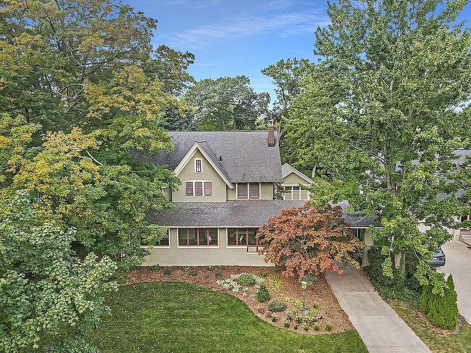 1st image of 721 Cambridge Blvd SE