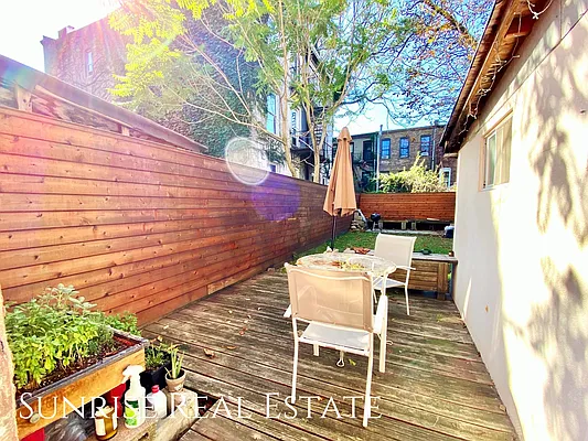 Rented by Sunrise Real Estate | media 28