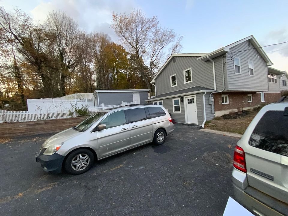 2nd image of 199 Oakwood Rd