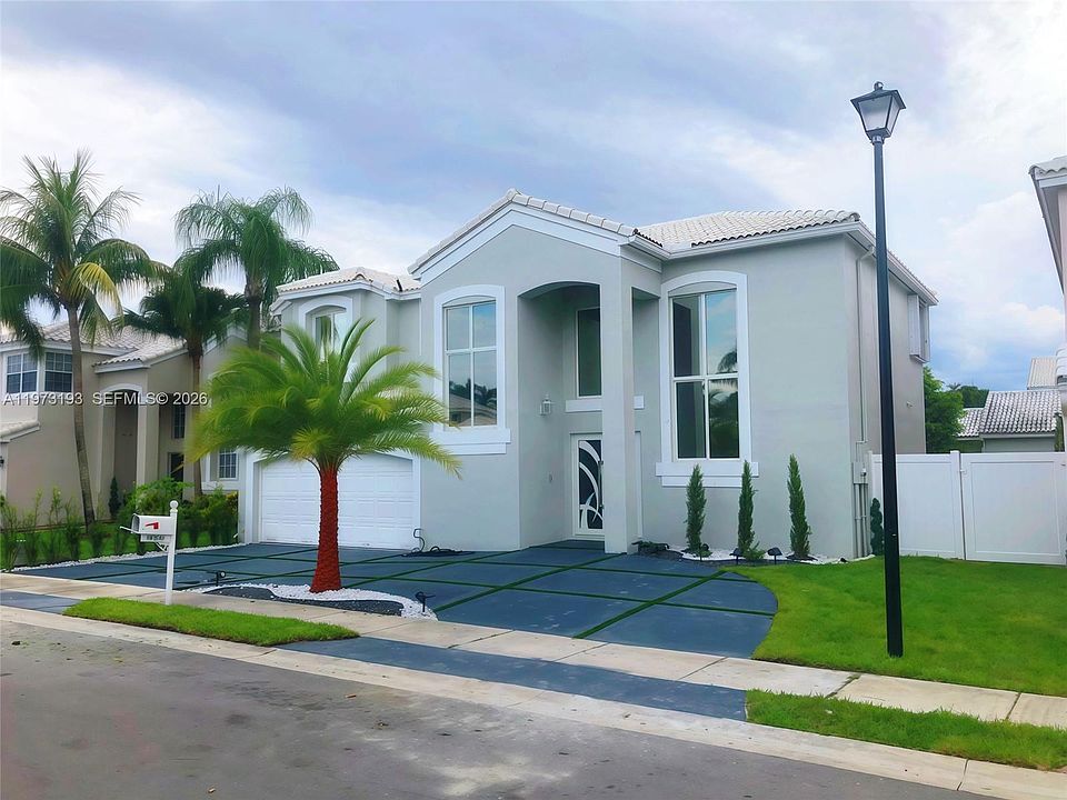 1st image of 926 SW 102nd Ter
