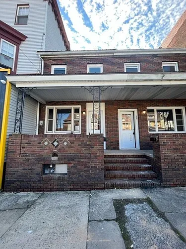 40 E Ridge St Photo 1