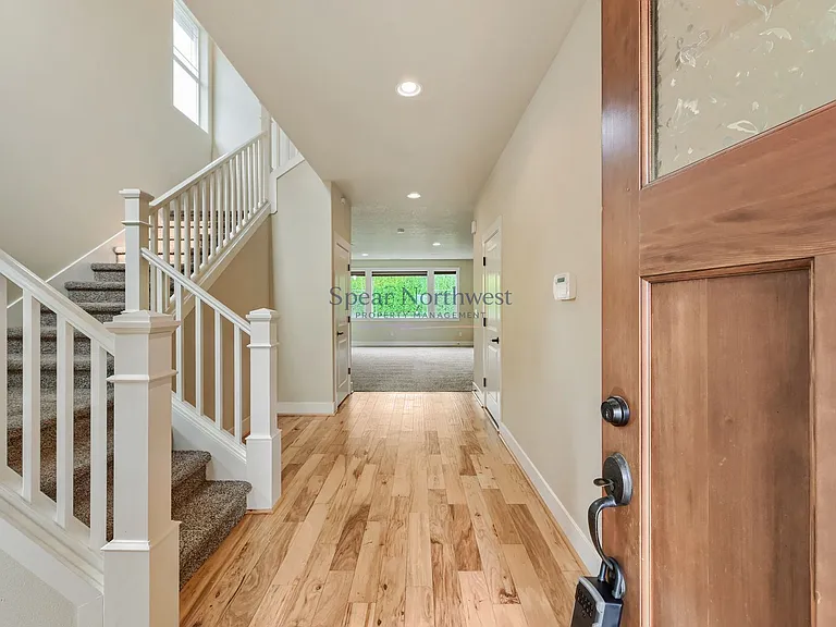 552 NE 77th Ave — Photo 4