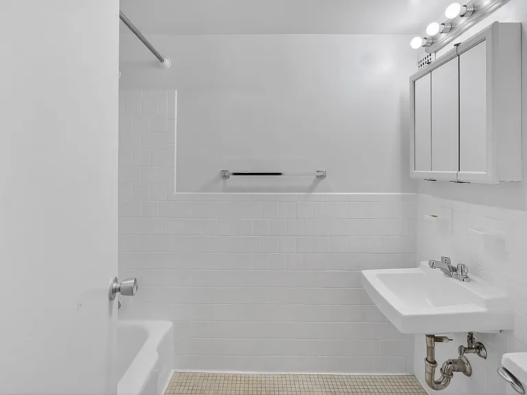 Berkeley House — Photo 37