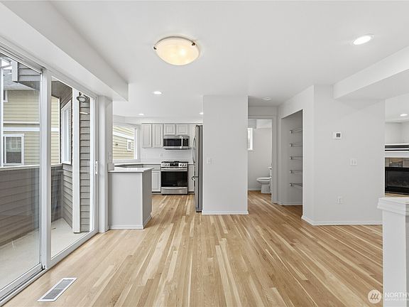 5th image of 11732 Greenwood Avenue N