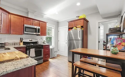 47 Beech Glen St Photo 1