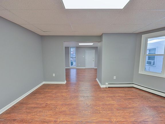 4th image of 413 Railroad Ave