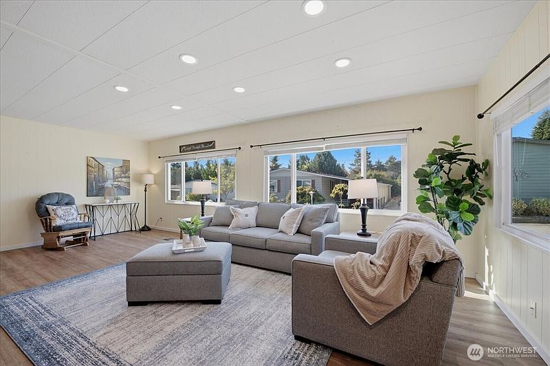 3rd image of 815 124th Street SW #151