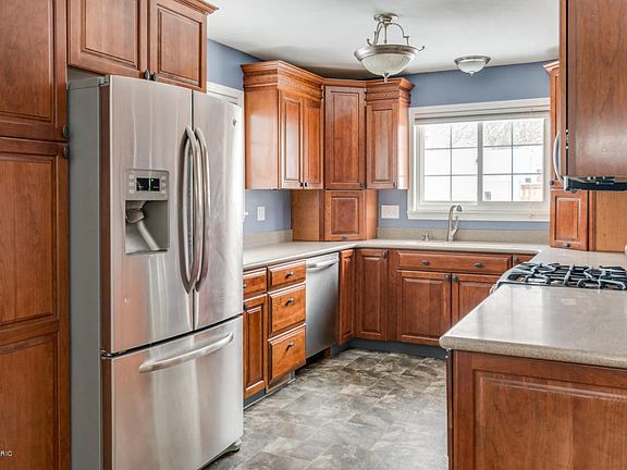 3rd image of 7648 Oakland Dr