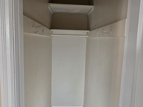 Living room Walk-in Closet