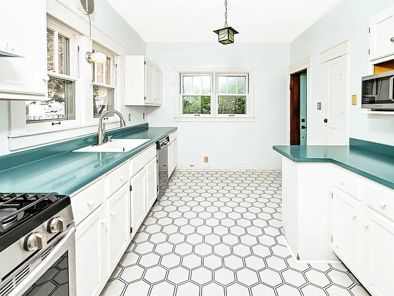 1403 S Walnut St — Photo 18