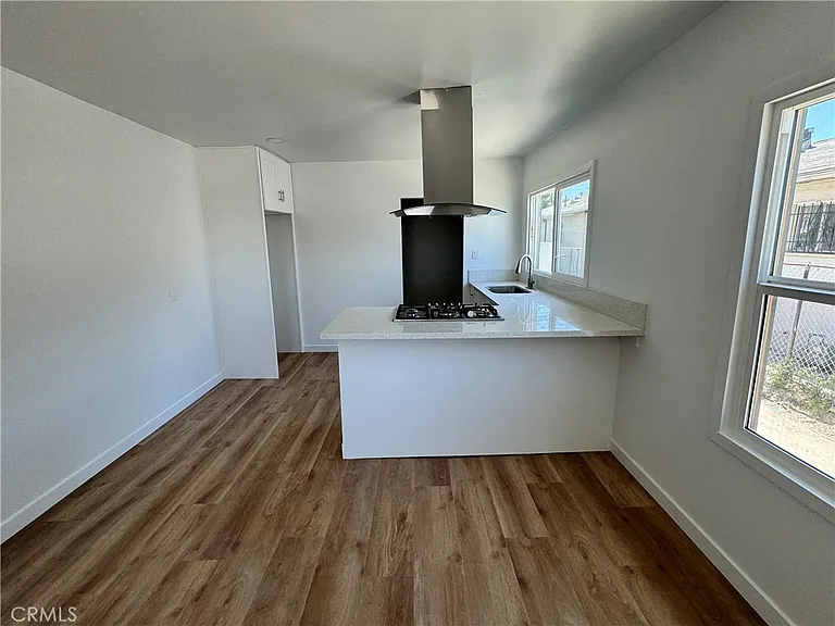 924 E Lanzit Ave — Photo 3