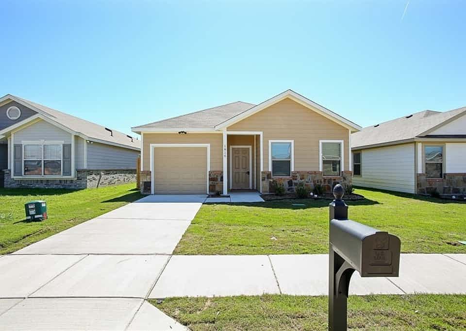 1st image of 1816 Village Park Trl