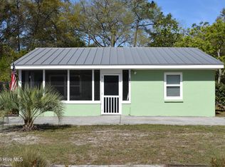 101 NE 5th St, Oak Island, NC 28465