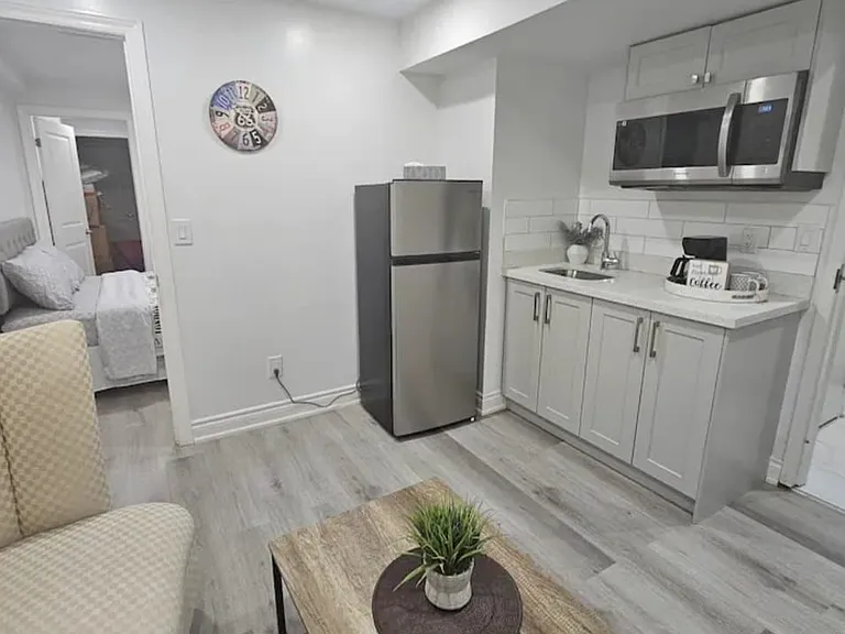 54 Baycliffe Dr #1 — Photo 1