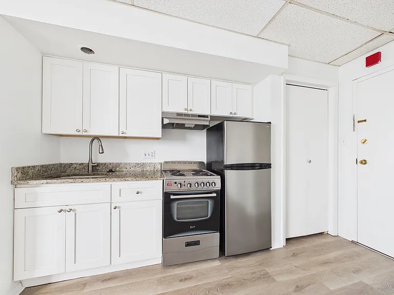 Morris Apartments — Photo 4