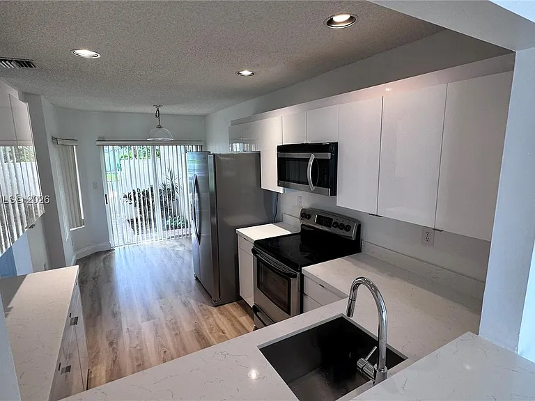 9781 NW 45th Ln — Photo 2