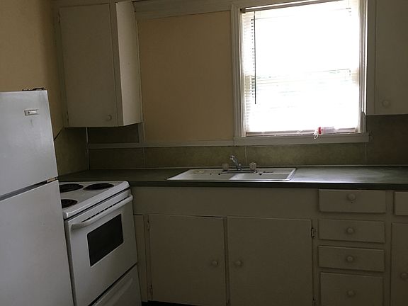 5th image of 1204 Hollywood Dr