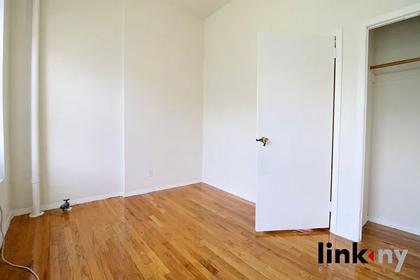 Rented by Link NY Realty | media 7