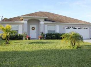 466 SE Essex Dr, Port St Lucie, FL 34984