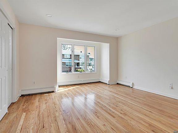 3rd image of 1563A Ann St #A