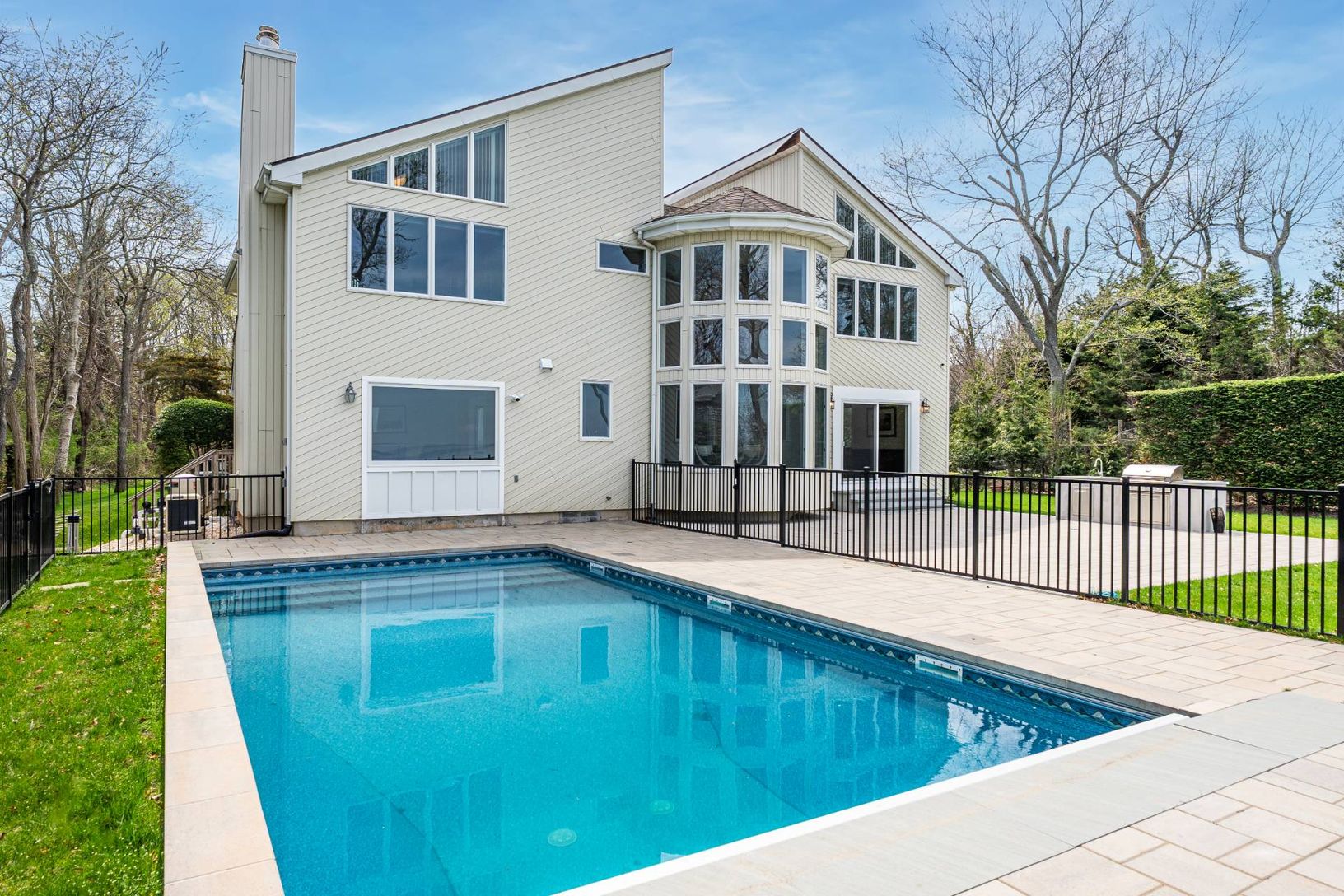 16125 Soundview Ave, Southold