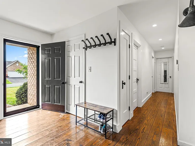 10025 Jasper Dr — Photo 13