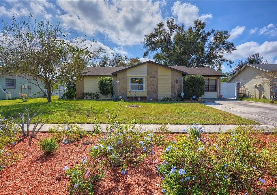 1st image of 8851 Oak Cir