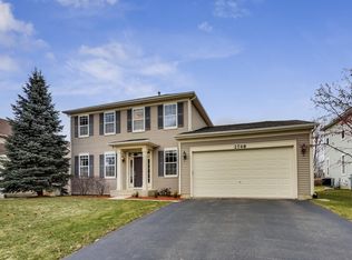 2748 Moraine Valley Rd, Wauconda, IL 60084
