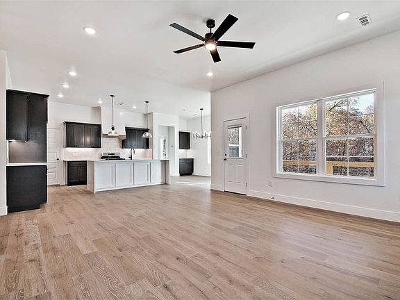 4th image of 15 Chatburn Dr
