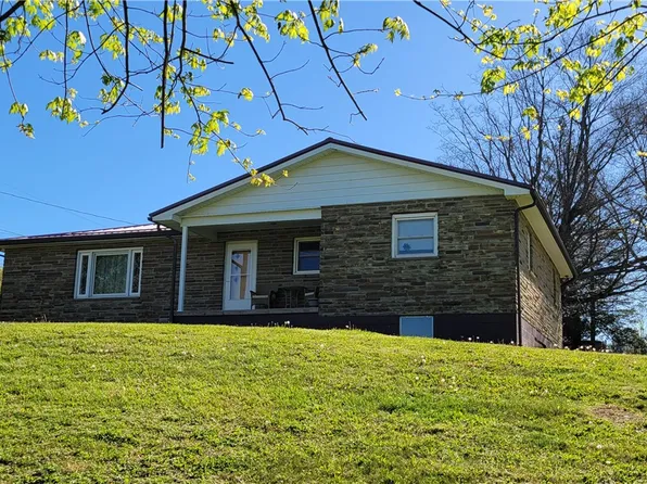 153 Spring Rd, Hollsopple, PA 15935