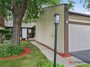6 Pembrook Dr, Indian Head Park, IL 60525
