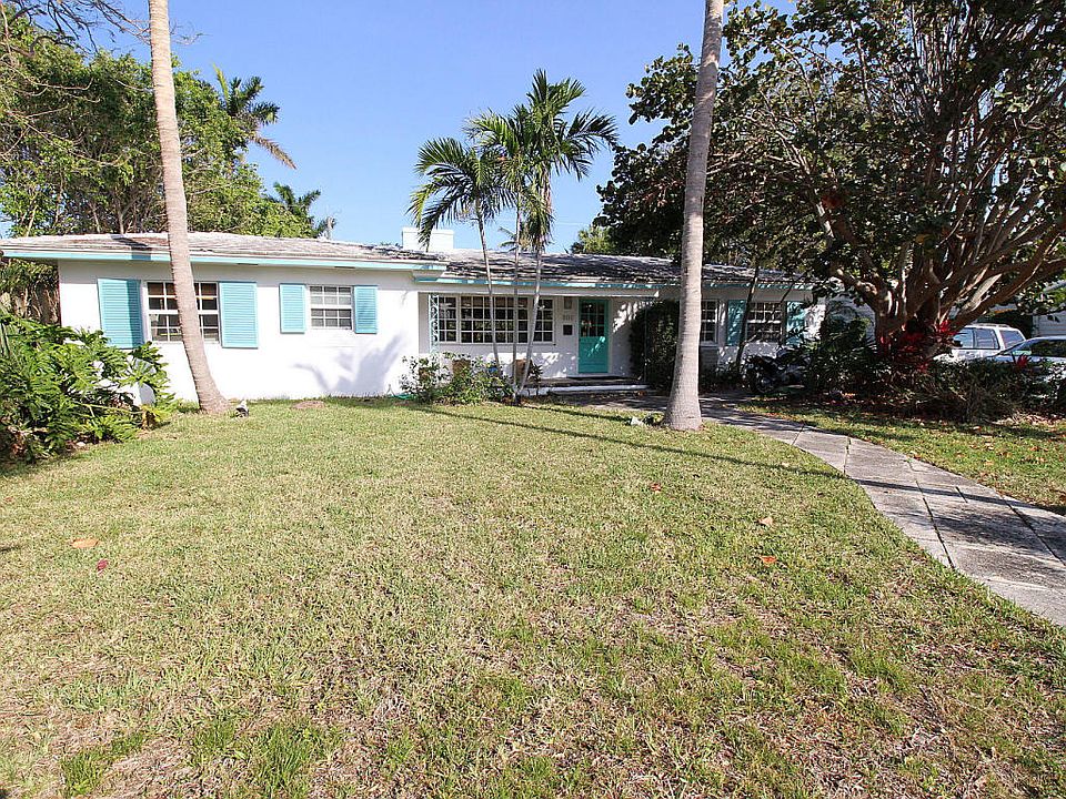 1st image of 802 N Lakeside Dr