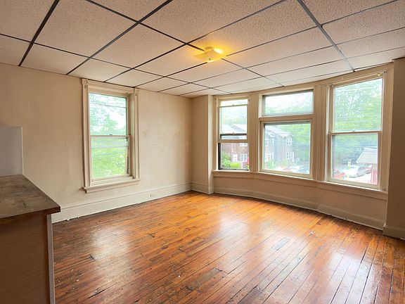 3rd image of 235 Maclay St APT 4