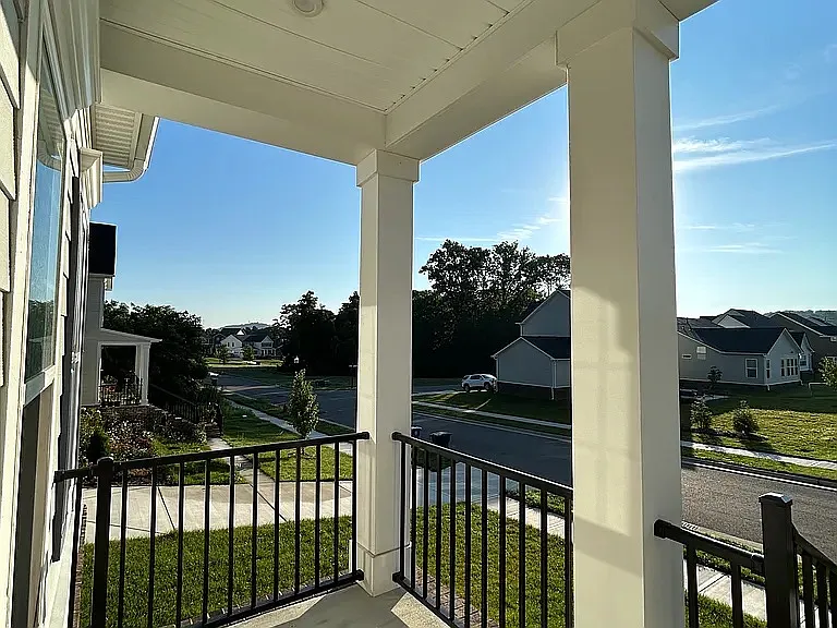 4 bed, 2604 sqft, $4,300 — Photo 3
