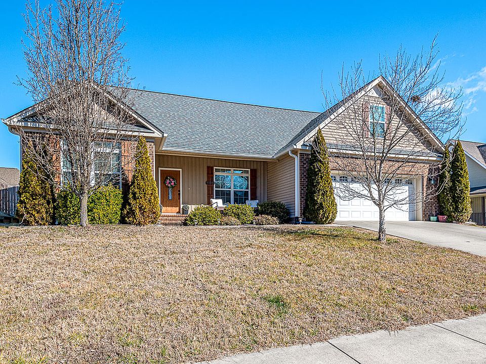 1st image of 588 Thoroughbred Dr NW