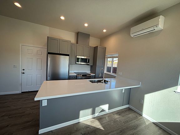 Large kitchen counter, full sized appliances