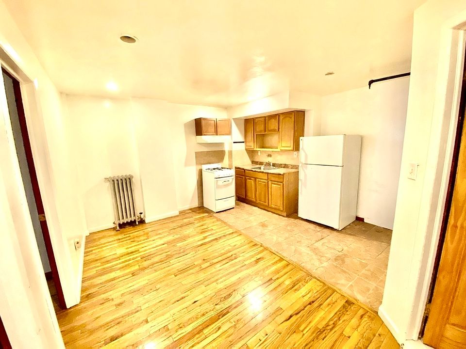 1st image of 288 New York Ave APT 1