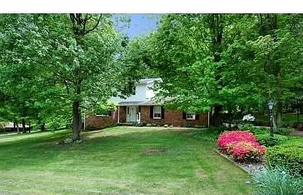 137 Washington Dr photo 1