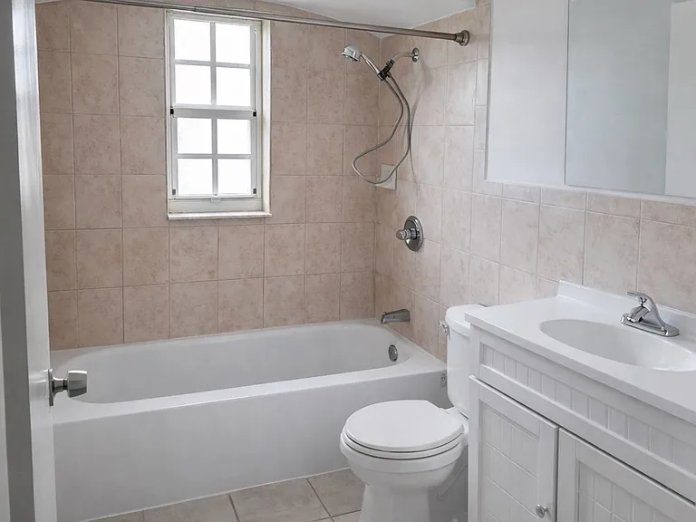2135 Bay Dr #3 — Photo 6