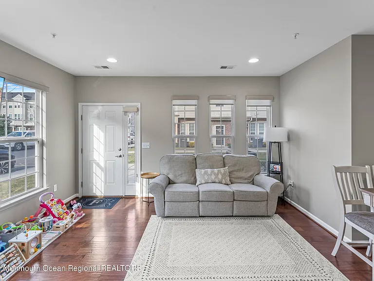 1 Kyle Dr — Photo 5