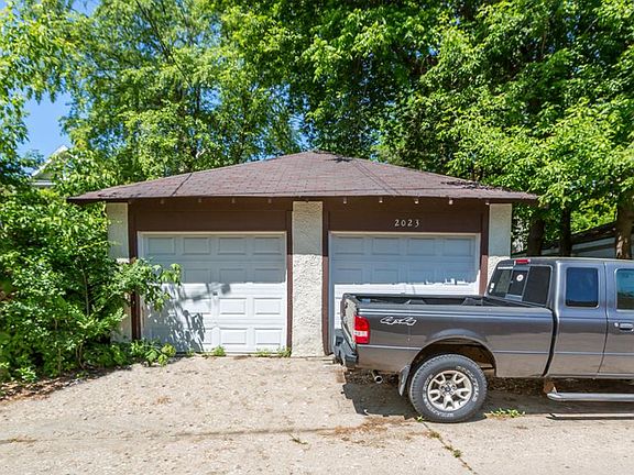 Each unit has one garage space with an automatic garage door opener.