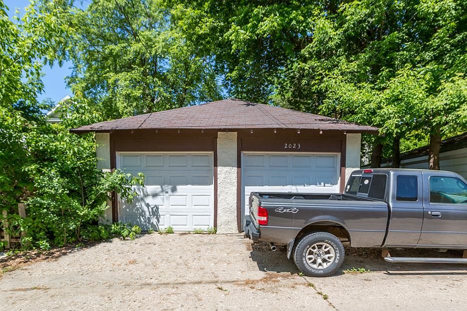 Each unit has one garage space with an automatic garage door opener.