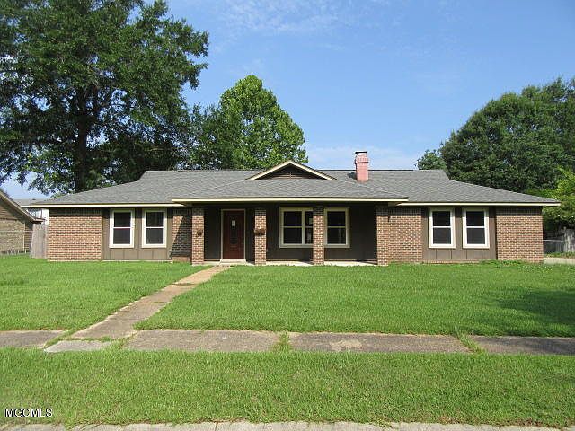 1st image of 3403 Queen Elizabeth Dr