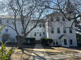 69 Orchard St APT 2E, Oyster Bay, NY 11771