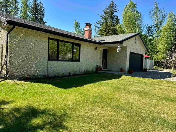 3803 Tanada Rd, North Pole, AK 99705