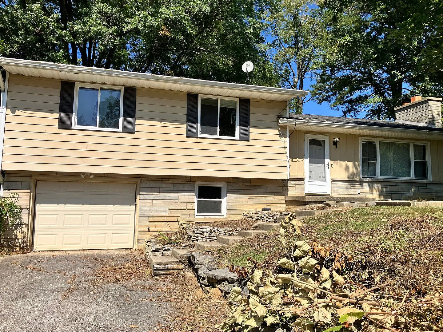 3607 E Morningside Drive — Photo 1
