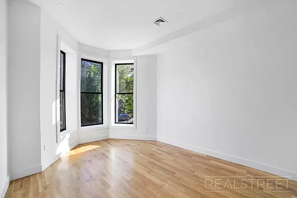 Rented by Real Street Inc | media 22