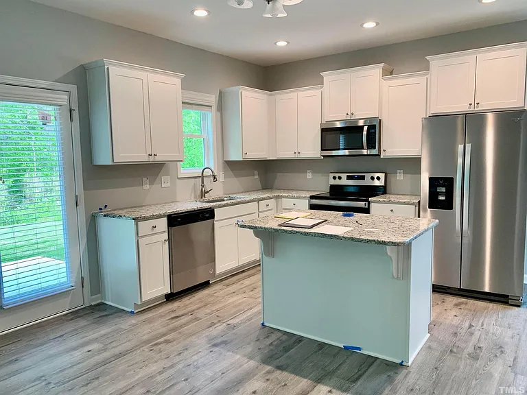 141 Diploma Dr — Photo 4