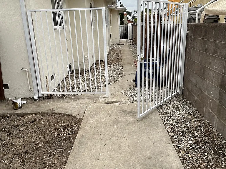 1933 S Palm Grove Ave — Photo 19